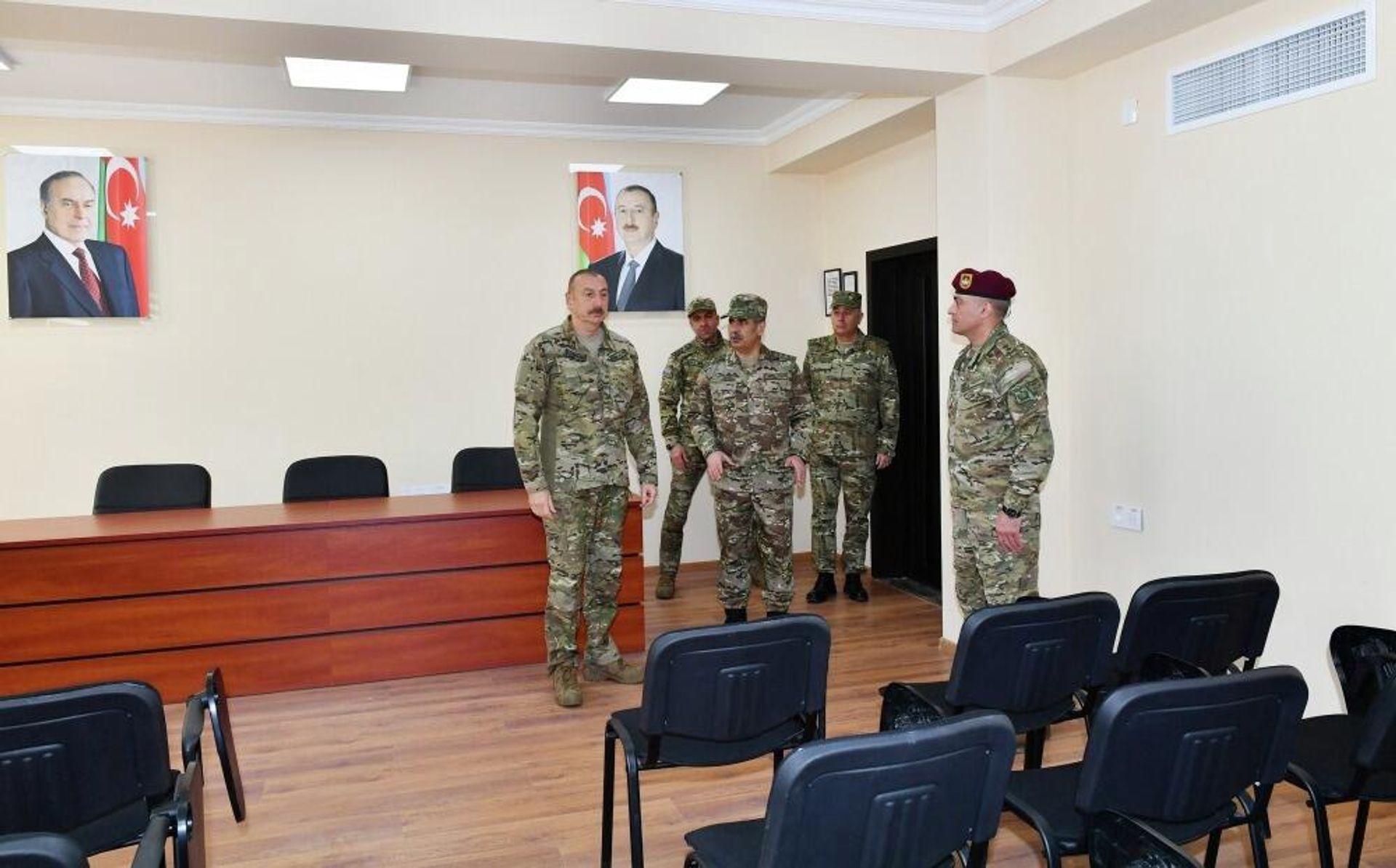 Prezident, Silahlı Qüvvələrin Ali Baş Komandanı İlham Əliyev Müdafiə Nazirliyinin Xüsusi Təyinatlı Qüvvələrinin “N” saylı hərbi hissəsində olub - Sputnik Азербайджан, 1920, 30.04.2022