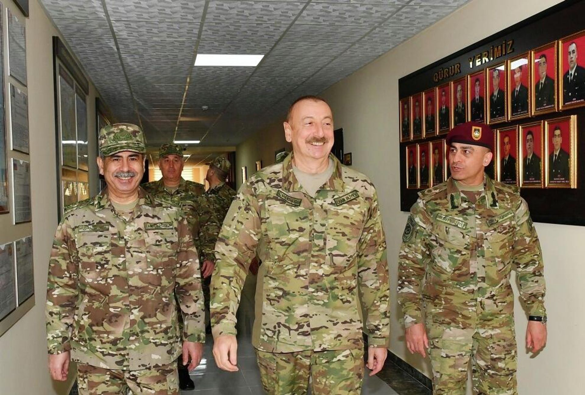 Prezident, Silahlı Qüvvələrin Ali Baş Komandanı İlham Əliyev Müdafiə Nazirliyinin Xüsusi Təyinatlı Qüvvələrinin “N” saylı hərbi hissəsində olub - Sputnik Азербайджан, 1920, 30.04.2022