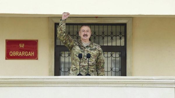 Prezident, Silahlı Qüvvələrin Ali Baş Komandanı İlham Əliyev Müdafiə Nazirliyinin Xüsusi Təyinatlı Qüvvələrinin “N” saylı hərbi hissəsində olub - Sputnik Азербайджан