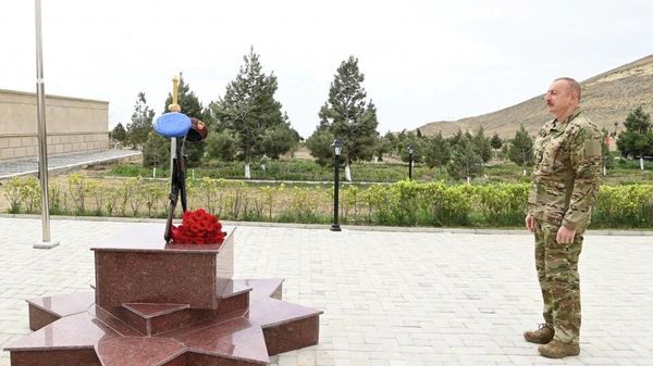 Верховный главнокомандующий ВС Ильхам Алиев посетил Н-скую воинскую часть Сил специального назначения Минбороны - Sputnik Азербайджан