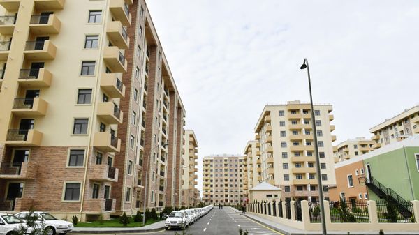 Bakının Sabunçu rayonunda şəhid ailələri və müharibə əlilləri üçün yeni yaşayış kompleksinin açılışı olub - Sputnik Азербайджан