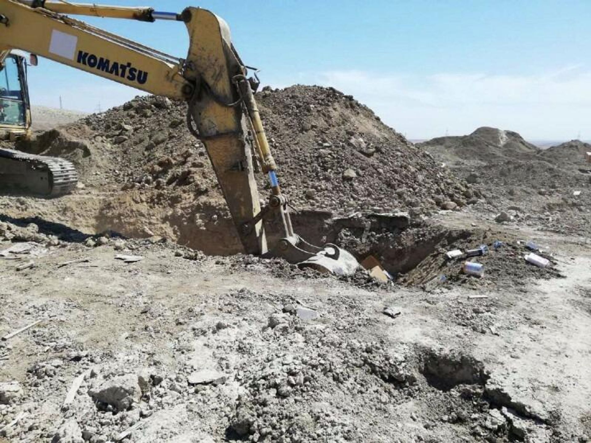 Непригодные к употреблению и просроченные колбасы и колбасные изделия общей массой 3750 кг  - Sputnik Азербайджан, 1920, 03.05.2022