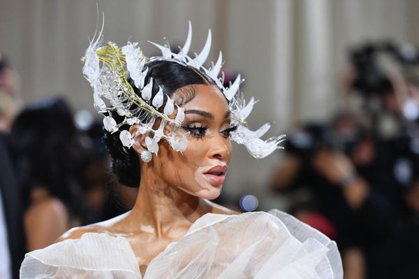 Канадская модель Винни Харлоу на благотворительном балу Met Gala 2022 в музее Метрополитен в Нью-Йорке. - Sputnik Азербайджан