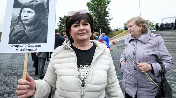 В Баку в День Победы представители общественности, ветераны и дипломаты посетили мемориальный комплекс Братские могилы - Sputnik Азербайджан