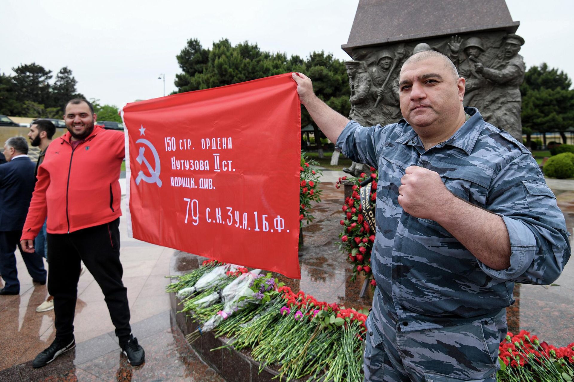 В Баку в День Победы представители общественности, ветераны и дипломаты посетили мемориальный комплекс Братские могилы - Sputnik Азербайджан, 1920, 09.05.2022