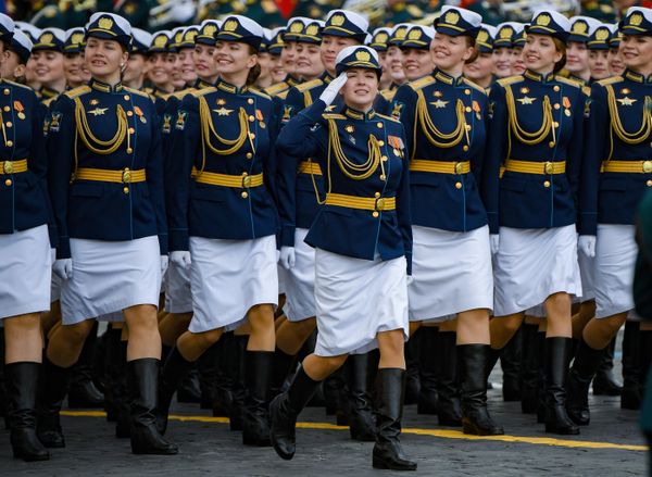 Военный парад, посвящённый 77-й годовщине Победы в Великой Отечественной войне - Sputnik Азербайджан