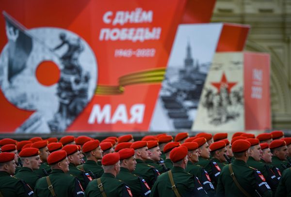 Военный парад, посвящённый 77-й годовщине Победы в Великой Отечественной войне - Sputnik Азербайджан