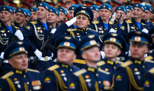 Курсанты Военно-воздушной академии имени профессора Н. Е. Жуковского и Ю. А. Гагарина. - Sputnik Азербайджан