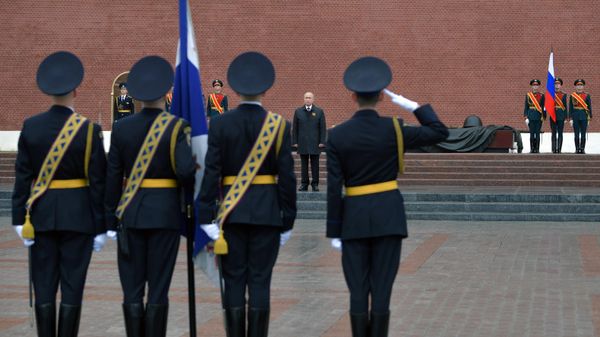 Минута молчания в память павших за Победу над фашизмом
 - Sputnik Азербайджан