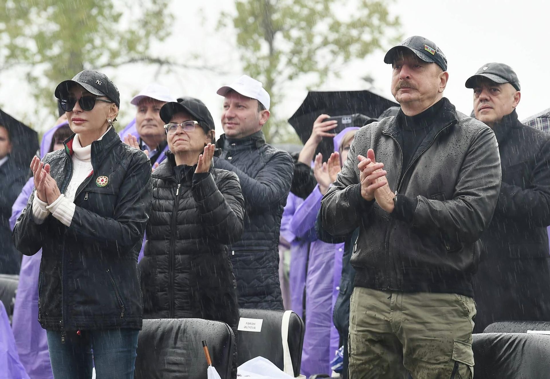 Президент Ильхам Алиев и Первая леди Мехрибан Алиева приняли участие в открытии V Международного фольклорного фестиваля Харыбюльбюль в Шуше  - Sputnik Азербайджан, 1920, 12.05.2022