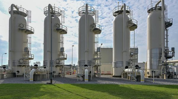 На одном из крупнейших межсетевых газовых узлов в Европе в Баумгартен-ан-дер-Марч, Австрия - Sputnik Азербайджан