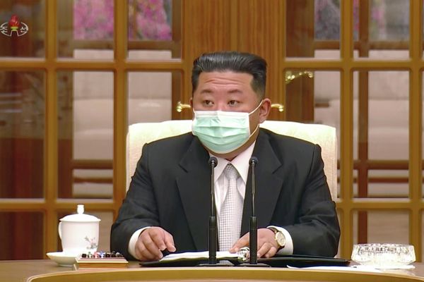 Ким Чен Ын назвал "распространение в Корее этого зловредного инфекционного заболевания крупнейшим потрясением с момента ее основания". - Sputnik Азербайджан