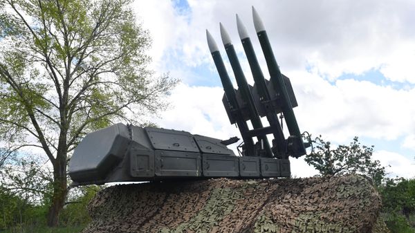 Зенитный ракетный комплекс (ЗРК) Бук-МЗ Вооруженных сил России  - Sputnik Азербайджан