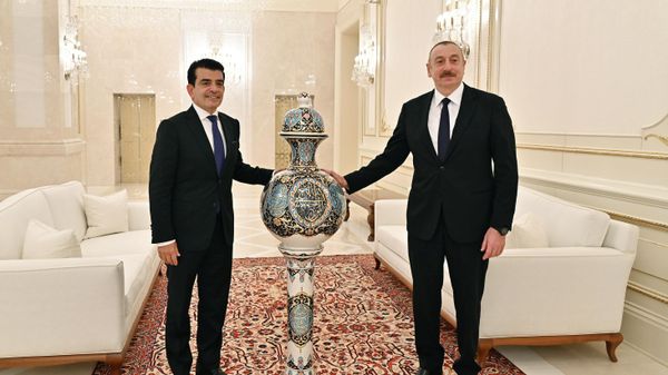 Ильхам Алиев принял гендиректора ИСЕСКО - Sputnik Азербайджан
