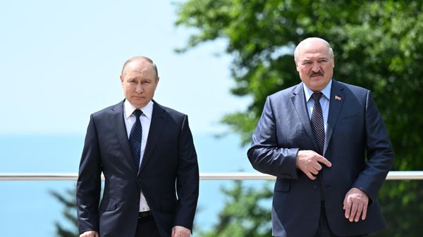 Rusiya prezidenti Vladimir Putin və Belarus prezidenti Aleksandr Lukaşenko (sağda) görüşüb - Sputnik Азербайджан