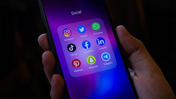 Иконки приложений на экране смартфона - Sputnik Азербайджан