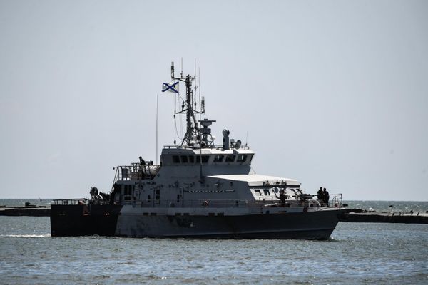 Российские военные ежедневно открывают морской коридор для безопасного выхода иностранных судов из порта Мариуполь протяженностью 115 миль и шириной 2 мили в направлении Черного моря. - Sputnik Азербайджан