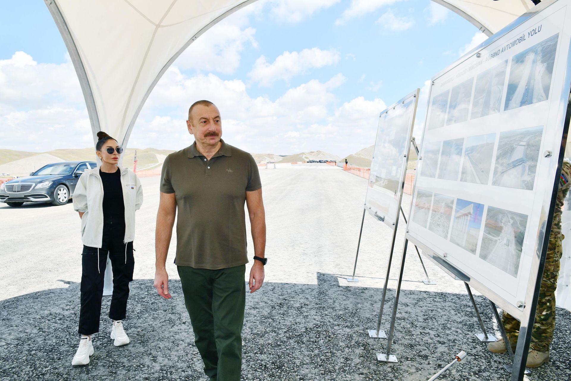 Prezident İlham Əliyev və birinci xanım Mehriban Əliyeva Horadiz-Cəbrayıl-Zəngilan-Ağbənd avtomobil yolunun tikintisi ilə tanış olublar - Sputnik Азербайджан, 1920, 26.05.2022