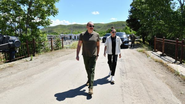 Поездка Президента Ильхам Алиева и первой леди Мехрибан Алиевой в Физулинский, Джебраильский и Зангиланский районы - Sputnik Азербайджан