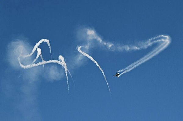 "Пируэты" боевых машин на шоу в рамках фестиваля. - Sputnik Азербайджан