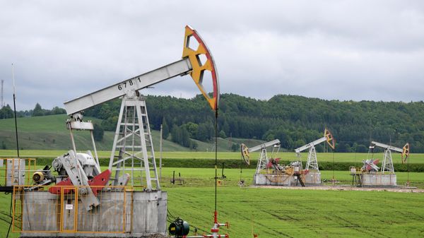 Нефтяные станки-качалки, фото из архива - Sputnik Азербайджан