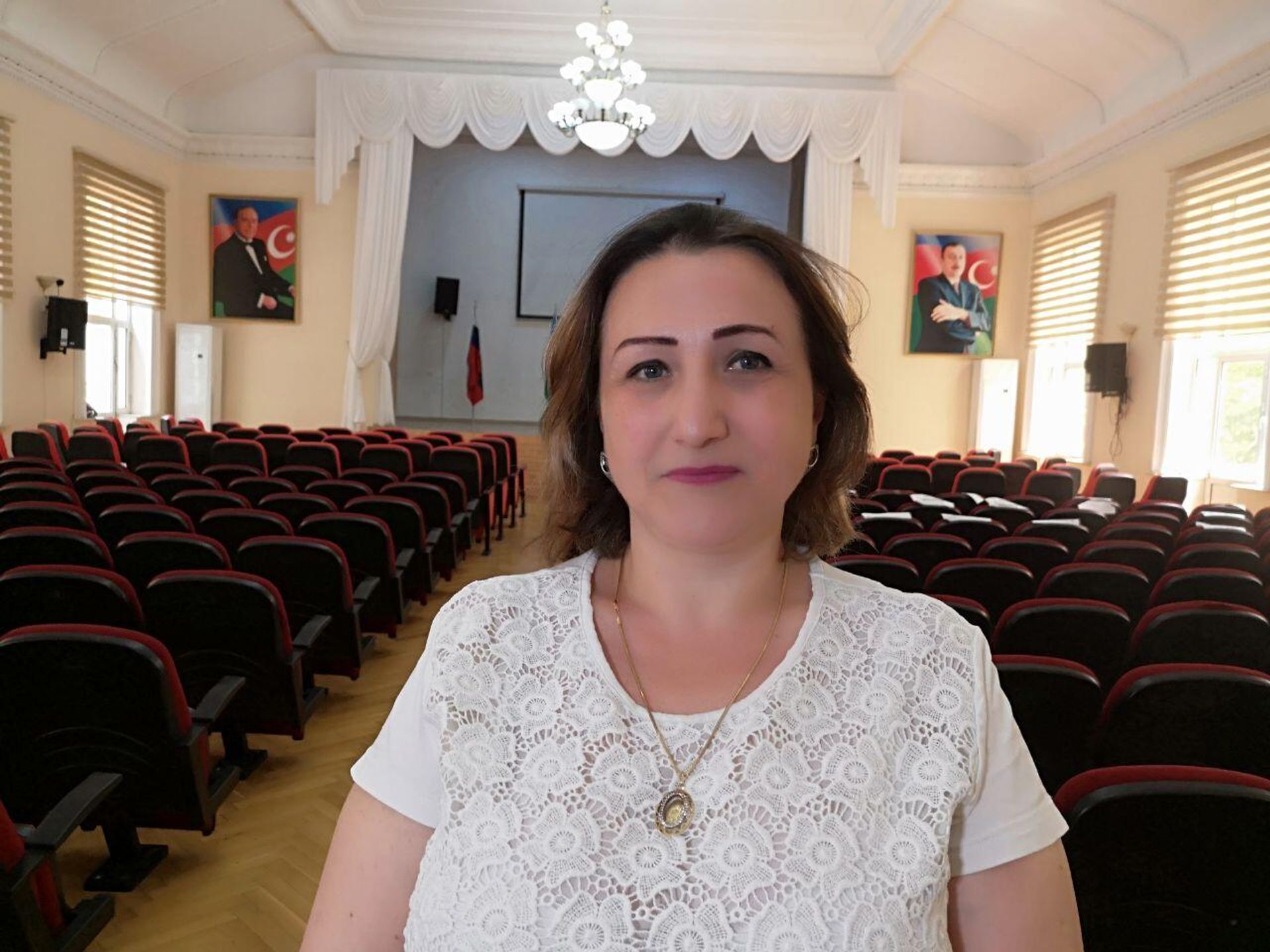 Нина Гусейнова -  преподаватель русского языка средней школы №16 города Гянджа - Sputnik Азербайджан, 1920, 03.06.2022