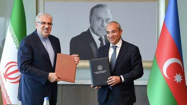 Министр экономики Азербайджана Микаил Джаббаров с министром нефти Исламской Республики Иран Джавадом Овджи  - Sputnik Азербайджан