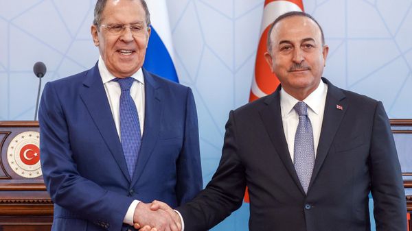 Министр иностранных дел РФ Сергей Лавров и министр иностранных дел Турции Мевлют Чавушоглу во время встречи в Анкаре - Sputnik Азербайджан