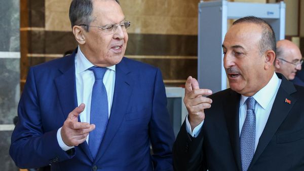 Министр иностранных дел РФ Сергей Лавров и министр иностранных дел Турции Мевлют Чавушоглу во время встречи в Анкаре - Sputnik Азербайджан