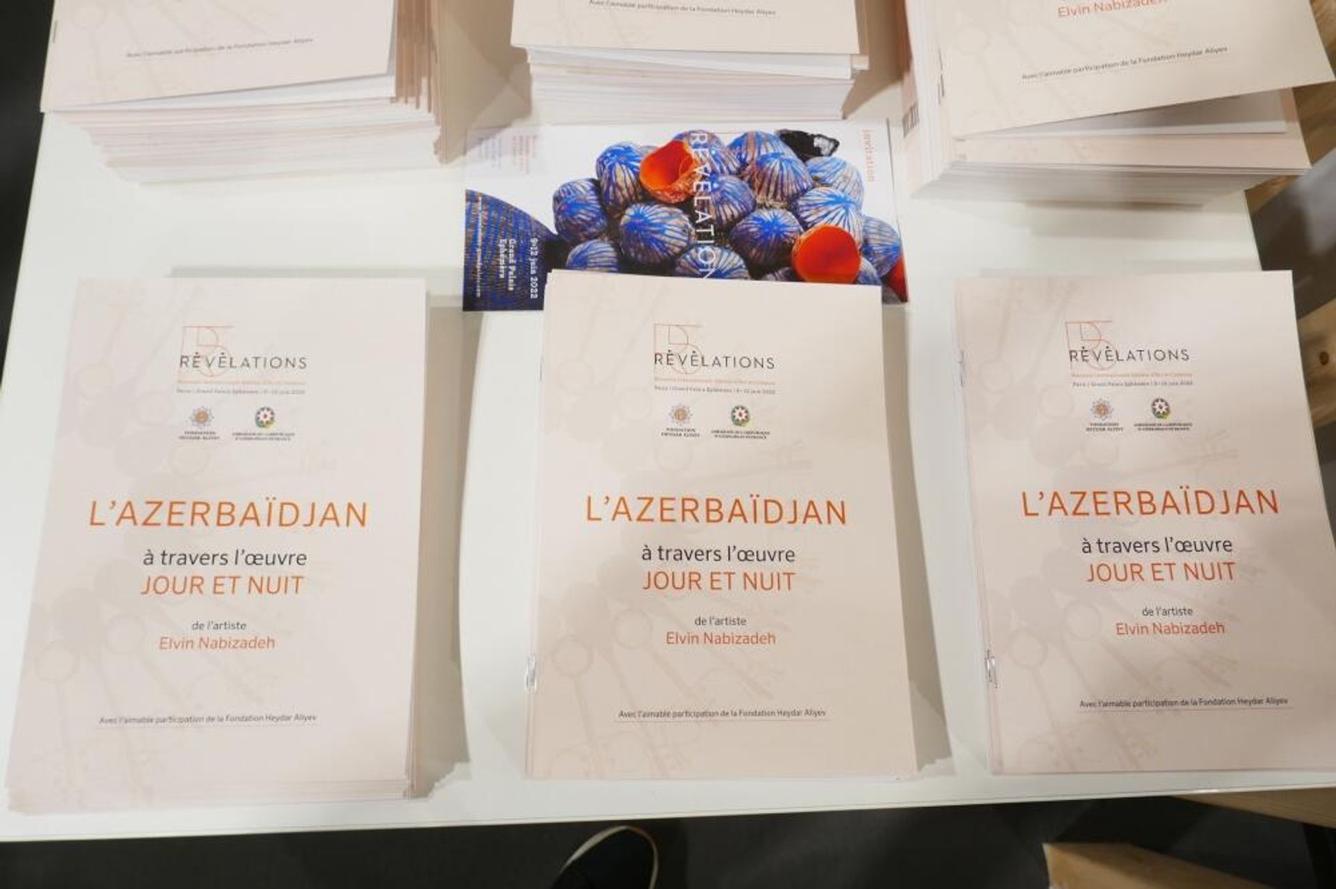При поддержке Фонда Гейдара Алиева Азербайджан представлен на Международной биеннале Revelations в Париже - Sputnik Азербайджан, 1920, 10.06.2022