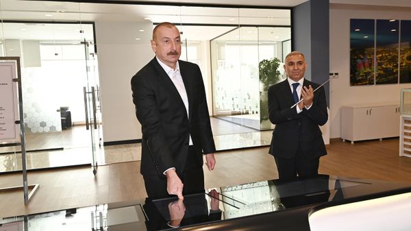 Президент Ильхам Алиев на открытии в Баку новой электрической подстанции и Главного центра управления цифровыми сетями - Sputnik Азербайджан