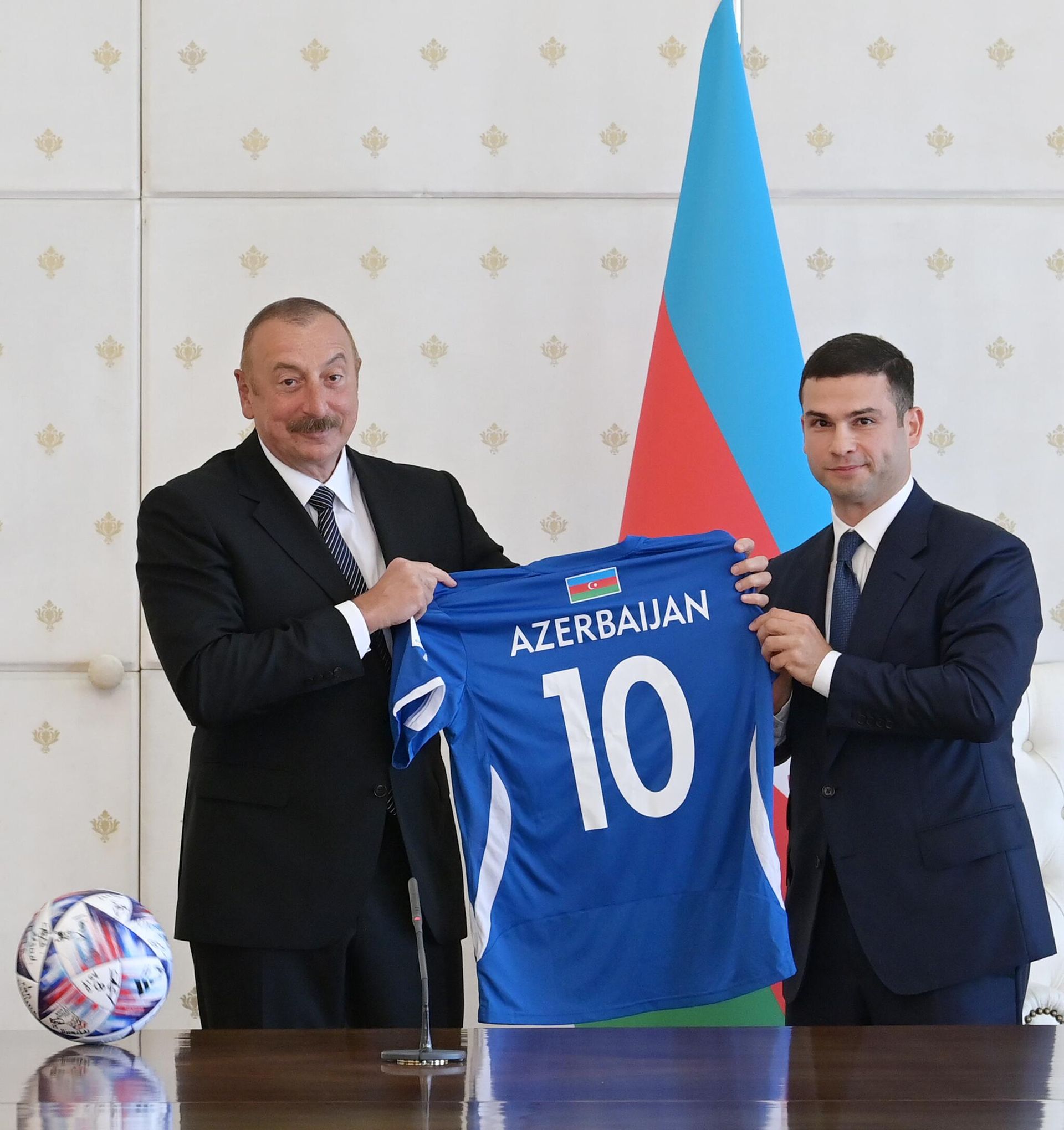 Prezident İlham Əliyev minifutbol üzrə Avropa çempionatının qalibi olan milli komandamızın üzvlərini qəbul edib - Sputnik Азербайджан, 1920, 14.06.2022