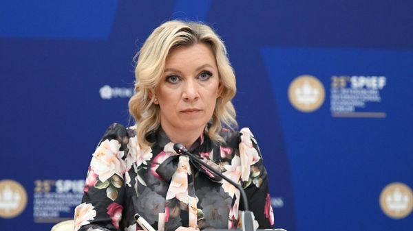 Официальный представитель Министерства иностранных дел России Мария Захарова на брифинге в рамках XXV Петербургского международного экономического форума – 2022 (ПМЭФ) в Санкт-Петербурге - Sputnik Азербайджан