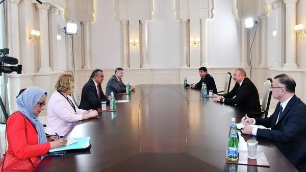 Президент Азербайджанской Республики Ильхам Алиев принял генерального директора Всемирной организации здравоохранения (ВОЗ) Тедроса Аданома Гебреисуса - Sputnik Азербайджан