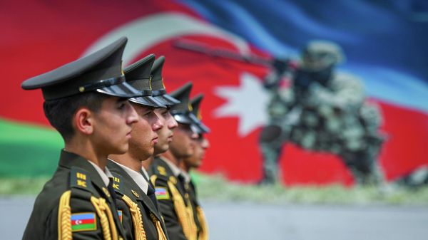 Выступления военных оркестров по случаю Дня Вооруженных cил в Баку. - Sputnik Азербайджан