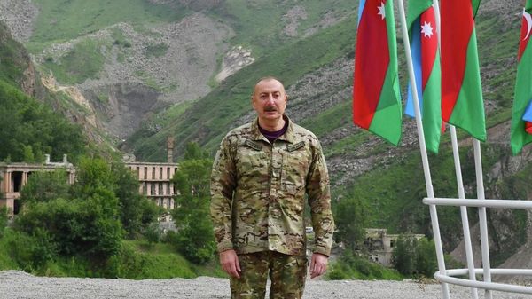 Поездка Ильхама Алиева в Гёйгёльский, Кельбаджарский и Лачинский районы - Sputnik Азербайджан