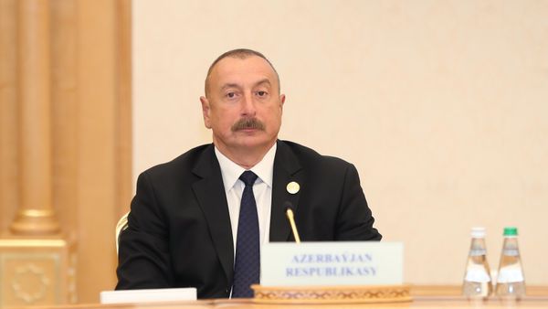  Azərbaycan Prezidenti İlham Əliyev Aşqabadda Xəzəryanı Dövlətlərin Dövlət Başçılarının VI Zirvə Toplantısında - Sputnik Азербайджан