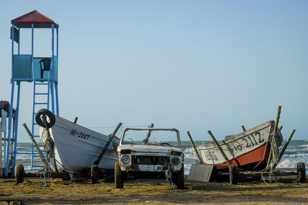 Участки под названием "Миль-Гая" и "Северная ГРЭС" в поселке Шувелан Хазарского района являются довольно опасными для купальщиков. - Sputnik Азербайджан