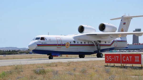 Принадлежащий МЧС Азербайджана самолет-амфибия BE-200CS  - Sputnik Азербайджан