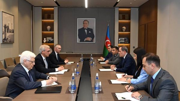  Министр иностранных дел Азербайджана Джейхун Байрамов принял заместителя главы МИД РФ Александра Грушко - Sputnik Азербайджан
