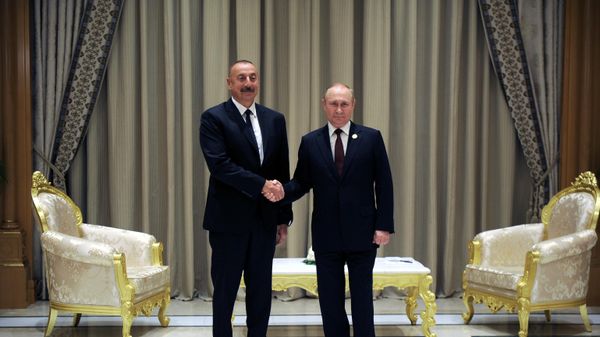 29 июня 2022. Президент РФ Владимир Путин и президент Азербайджана Ильхам Алиев (слева) во время встречи на полях шестого Каспийского саммита в Ашхабаде. - Sputnik Азербайджан