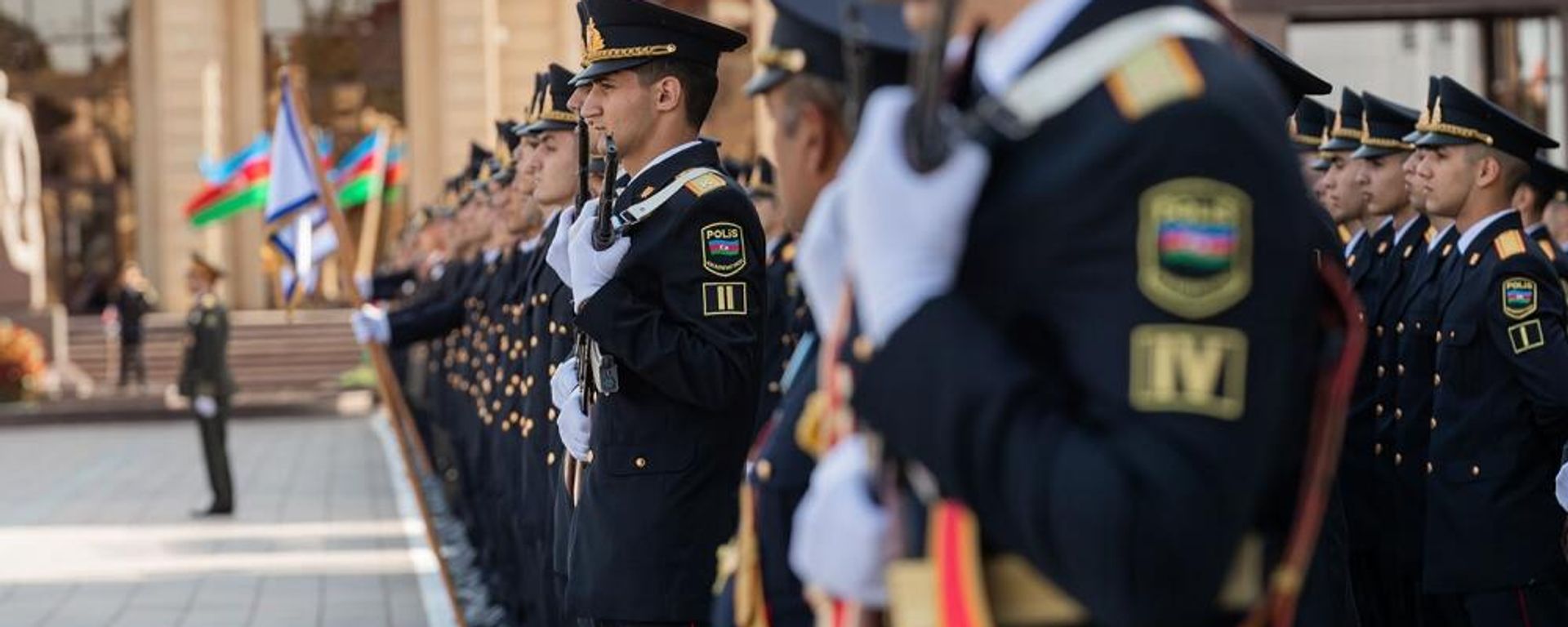 Daxili İşlər Nazirliyinin Polis Akademiyasında Azərbaycan Polisi Gününə və 2021-2022-ci tədris ilinin buraxılışına həsr olunmuş təntənəli mərasim - Sputnik Азербайджан, 1920, 02.07.2023