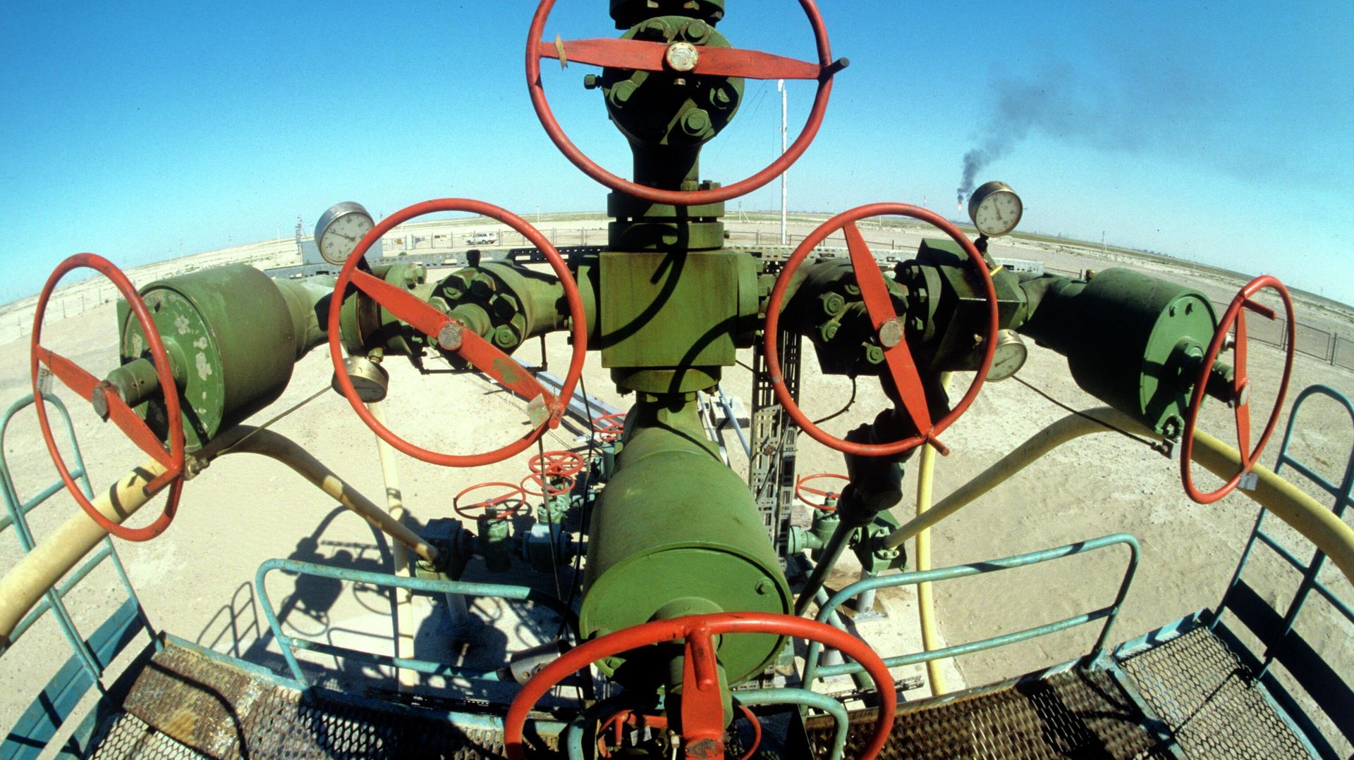 Обустроенная скважина дает нефть. Нефтяное месторождение Тенгиз. - Sputnik Азербайджан, 1920, 18.07.2022
