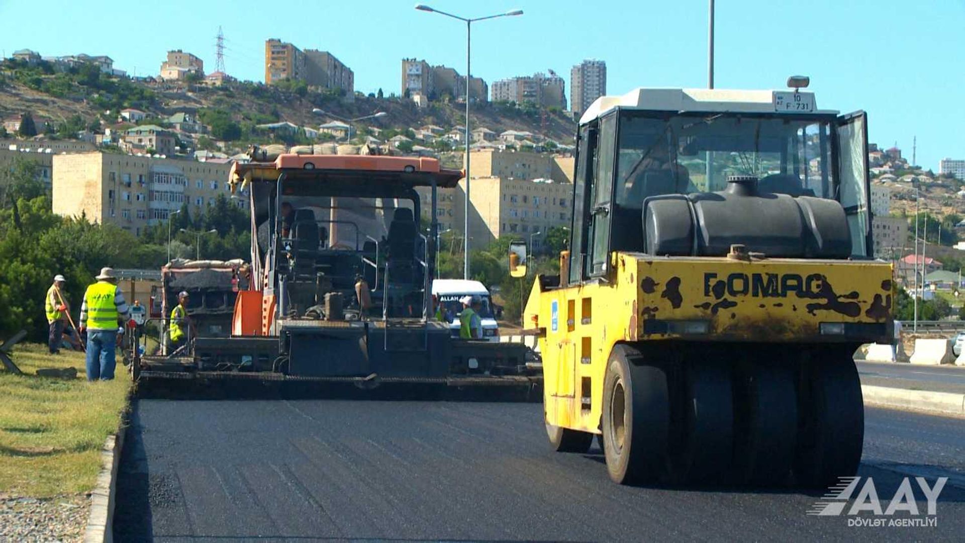 Zığ-Hövsan yolunun yenidən qurulması sürətlə davam etdirilir - Sputnik Азербайджан, 1920, 08.07.2022