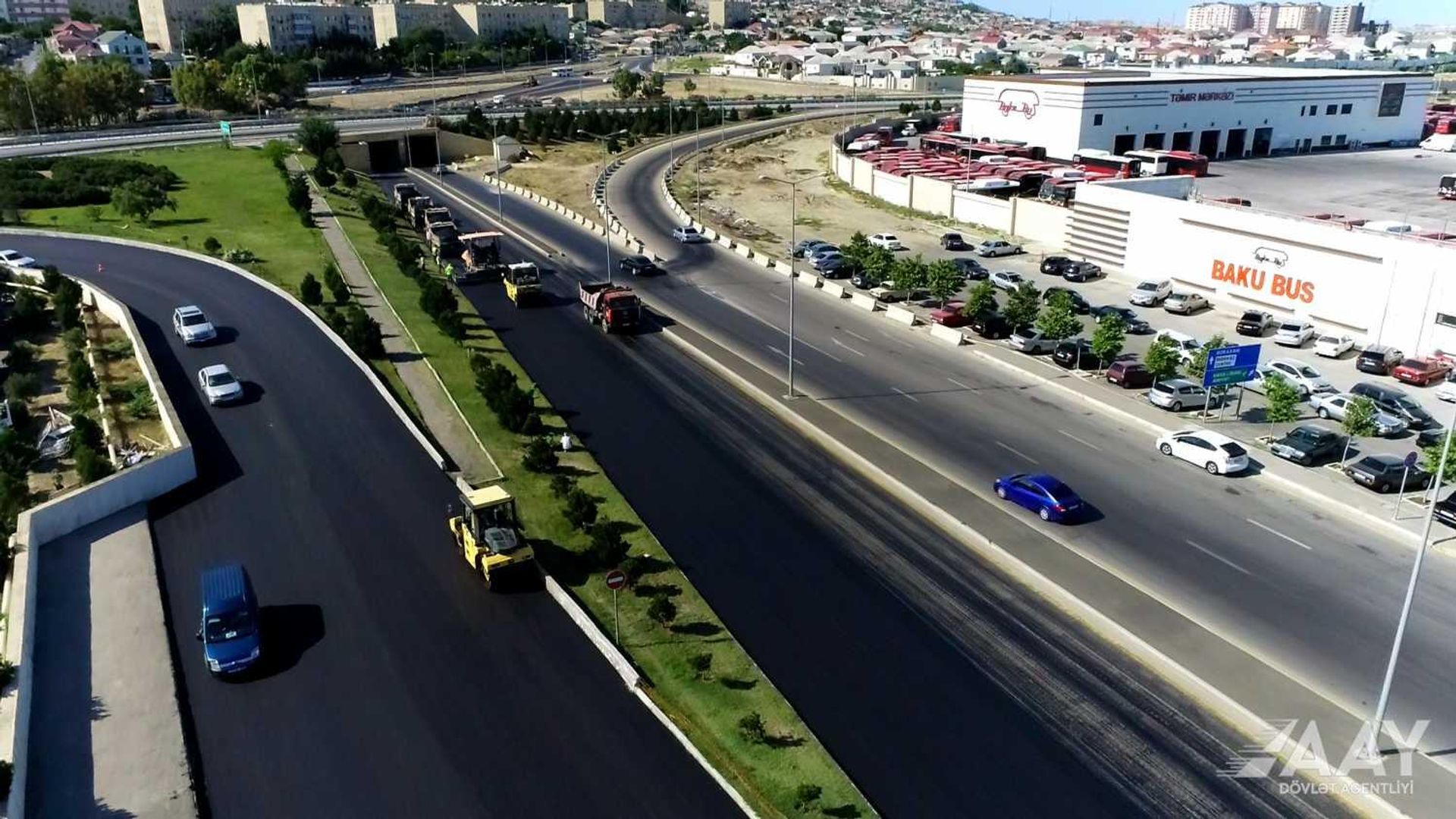 Zığ-Hövsan yolunun yenidən qurulması sürətlə davam etdirilir - Sputnik Азербайджан, 1920, 08.07.2022