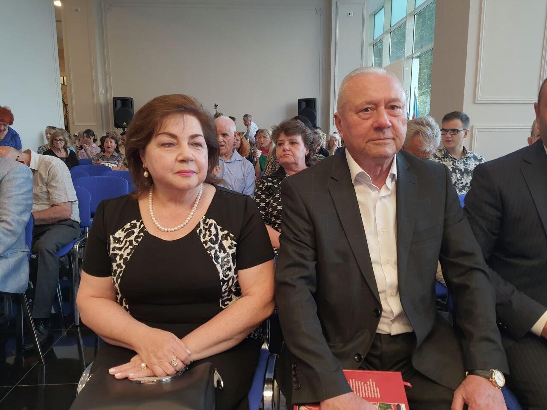 Народный артист, военный дирижёр Юсиф Ахундзаде с супругой Лалой Ахундзаде - Sputnik Азербайджан, 1920, 08.07.2022
