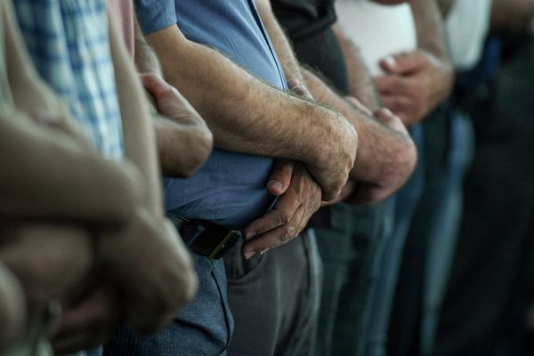Bakıda İlahiyyət məscidində müqəddəs Qurban bayramı - Qurban Bayramı şərəfinə təntənəli  namaz - Sputnik Азербайджан
