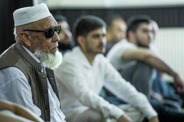 Bakıda İlahiyyət məscidində müqəddəs Qurban bayramı - Qurban Bayramı şərəfinə təntənəli  namaz - Sputnik Азербайджан
