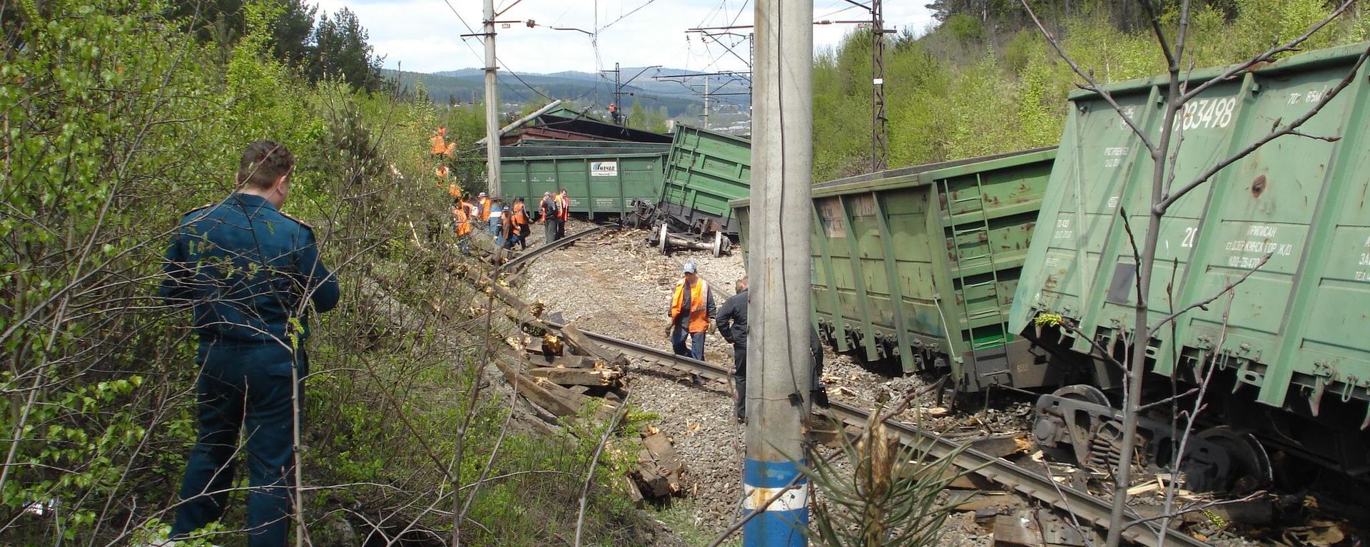 Грузовой поезд, сошедший с рельс  - Sputnik Азербайджан, 1920, 10.07.2022