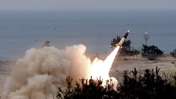 Запуск тактической ракетной системы ATACMS, фото из архива - Sputnik Азербайджан